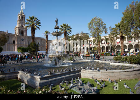 Historischen spanischen Kolonialstil Plaza de Armas von Arequipa in Peru. Stockfoto