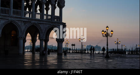 Markusplatz in der Morgendämmerung, Venedig Stockfoto