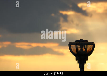 Straßenlaterne Im Raummotive Stockfoto