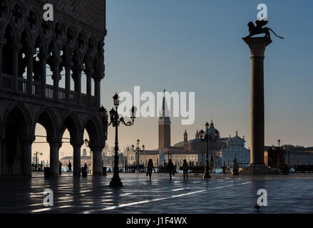 Markusplatz in der Morgendämmerung, Venedig Stockfoto