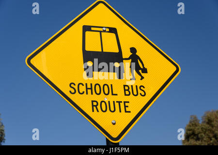 Schulbus-Schild Stockfoto