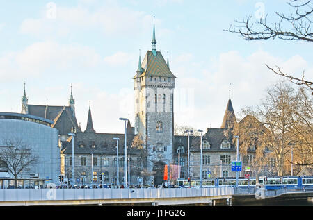 Zürich, Schweiz - 20. März 2011: Das Gebäude der Swiss National Museum, befindet sich neben der Huptbahnhof (Central Railway Station) auf der Halbinsel werden Stockfoto