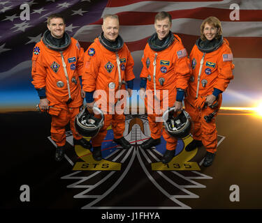 Offizielles Porträt der NASA International Space Station STS-135 Space Shuttle Atlantis Mission Prime Crew Mitglieder (L-R) Astronauten Rex Walheim, Doug Hurley, Chris Ferguson und Sandy Magnus am Johnson Space Center 11. Februar 2011 in Houston, Texas.      (Foto von Robert Markowitz /NASA über Planetpix) Stockfoto