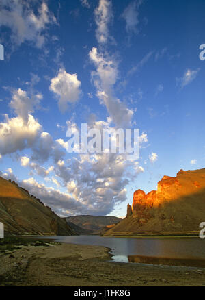 Owyhee Reservoir in den Owyhee Canyonlands in Leslie Gulch, Ost-Oregon. Stockfoto