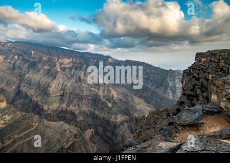 Oman; Sonnenlicht in mächtige Schlucht Omans Grand Canyon gießen; Jebel Shams Stockfoto