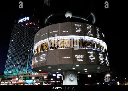 Alex, Alexanderplatz, Attraktion, Bei Nacht, Berlin, Gebäude, Hauptstadt, Hauptstädte, Stadt, Innenstadt, Stadtbild, Dawn, Deutschland, Osten, Fachzeitung Stockfoto