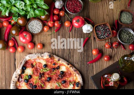 Italienisches Essenskonzept, Rosmarin-Oliven-Öl, gesunde Ernährung Stockfoto