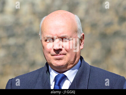 Iain Duncan Smith (Con: Chingford und Woodford Green) am College Green, Westminster 18. April 2017 kurz nach den Parlamentswahlen wurde bekannt gegeben. Stockfoto