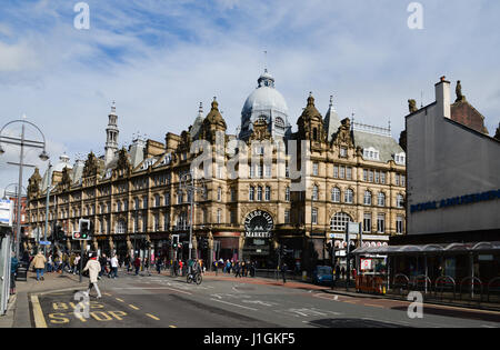 Leeds Kirkgate Market in Leeds, West Yorkshire, England am Pfarrer Lane. Es ist der größte überdachte Markt in Europa Stockfoto