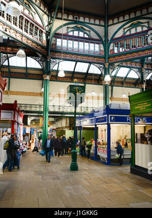 Leeds Kirkgate Market in Leeds, West Yorkshire, England am Pfarrer Lane. Es ist der größte überdachte Markt in Europa Stockfoto