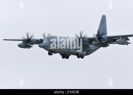 United States Marine Corps Lockheed Martin KC130J Tanker serielle 165810 VMGR-252, Hause Sitz in Cherry Point gesehen bei RAF Mildenhall, UK Stockfoto