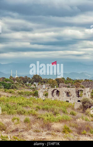 Einen erhöhten Blick auf die Ruinen des antiken byzantinischen Krankenhauses in Side, Türkei. Stockfoto