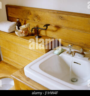 Land-Stil Badezimmer. Stockfoto