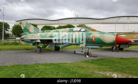 Mikojan-Gurewitsch MiG-21 PFM ausgestellt von der Vereinigung der Ailes Anciennes de Toulouse Blagnac, Frankreich. Stockfoto