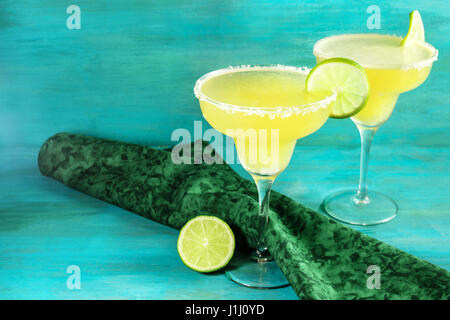 Lemon Margarita Cocktail mit Limetten und Exemplar Stockfoto