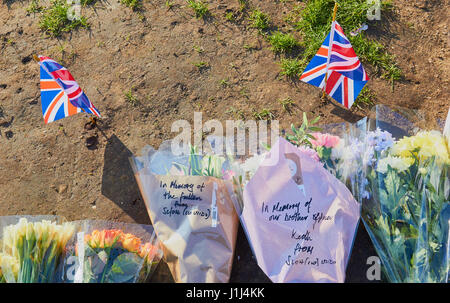 Blumen und Nachrichten für die Opfer des Westminster Terroristen angreifen, Parliament Square, London, England Stockfoto