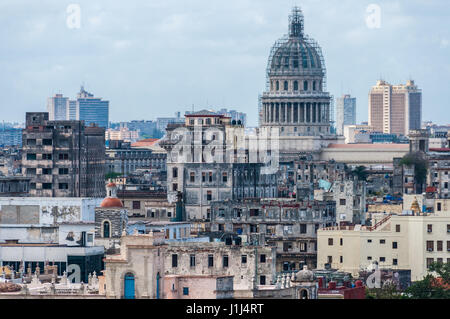 Blick vom Capitolio und der Umgebung von der anderen Seite der Bucht in Havanna, Kuba Stockfoto