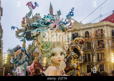 Farbenfrohe Pappmaché Figuren in die Las Fallas in Valencia, Spanien Stockfoto