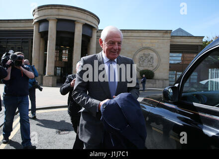 Ehemalige Rangers-Manager Walter Smith verlässt der High Court in Glasgow nach Zeugenaussage im Prozess gegen Ex-Club-Besitzer Craig Whyte. Stockfoto