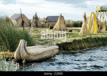 Die schwimmenden Inseln der Uros am Titicacasee, Peru Stockfoto