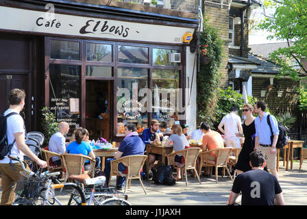 Cafe am trendigen Lauriston Road in Victoria Park Village, East London, E9, UK Stockfoto