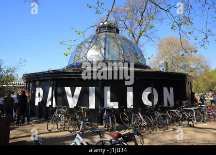 Lakeside Pavillon Cafe Crown Gate East, am West-See, im Victoria Park, London E3 Stockfoto