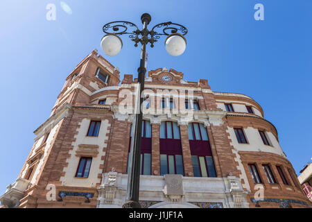 Cadiz, Spanien - 31.März: Gebäude Postamt, es wurde im Jahre 1925 erbaut, befindet sich auf der Plaza de Las Flores, neben dem zentralen Markt, der s Stockfoto