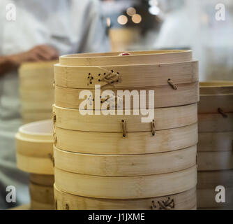 Dim-Sum-Bambus-Korb-Container in chinesische Küche Stockfoto