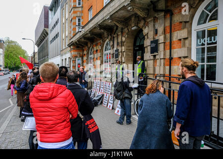 London, UK. 21. April 2017. Mitarbeiter des University College London protestieren für faire Bezahlung außerhalb der Union, die aufbauend auf Gordon Street. Bildnachweis: Thomas Carver/Alamy Live-Nachrichten Stockfoto