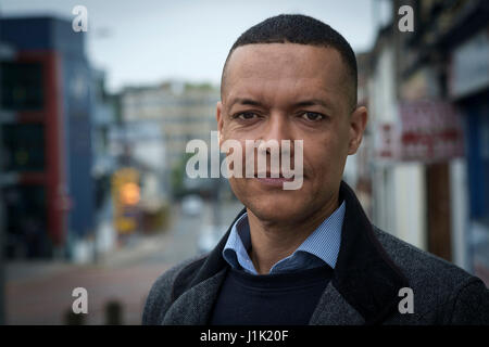 Norwich, Vereinigtes Königreich. 21. April 2017. Norwich Süden Labour Partei Mitglied des Parlaments, fotografierte Clive Lewis in seinem Wahlkreis Norwich Süd heute 21.04.17 zu Beginn der Kampagne für die Parlamentswahlen 2017.  Bildnachweis: Jason Bye/Alamy Live-Nachrichten Stockfoto