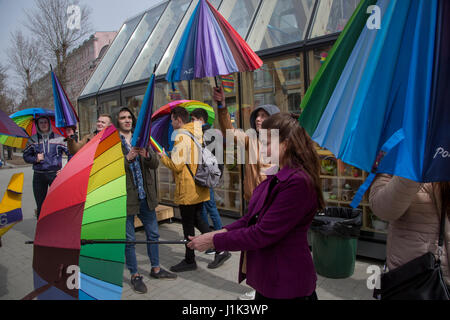 Moskau, Russland. 21. April 2017. Teilnehmer einer Frühling-Parade im Rahmen der Osterfestspiele März am Twerskoj Boulevard in Moskau, Russland-Credit: Nikolay Vinokurov/Alamy Live News Stockfoto