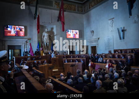 Rom, Italien. 21. April 2017. Rom besucht 21. April 2017, der Bürgermeister von Rom Virginia Raggi die Feierlichkeiten zum 2770th Jubiläum der Gründung Roms. in der abgebildeten Virginia Raggi Credit: Andrea Ronchini/Alamy Live News Stockfoto