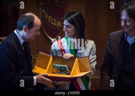 Rom, Italien. 21. April 2017. Rom besucht 21. April 2017, der Bürgermeister von Rom Virginia Raggi die Feierlichkeiten zum 2770th Jubiläum der Gründung Roms. in der abgebildeten Virginia Raggi Credit: Andrea Ronchini/Alamy Live News Stockfoto