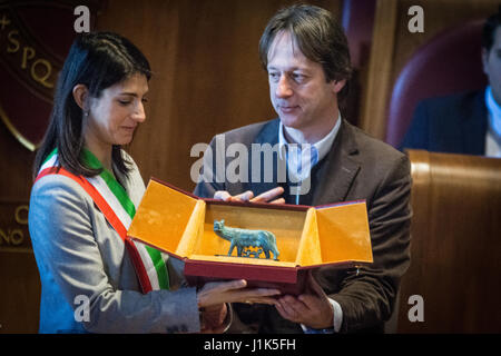 Rom, Italien. 21. April 2017. Rom besucht 21. April 2017, der Bürgermeister von Rom Virginia Raggi die Feierlichkeiten zum 2770th Jubiläum der Gründung Roms. in der abgebildeten Virginia Raggi Credit: Andrea Ronchini/Alamy Live News Stockfoto