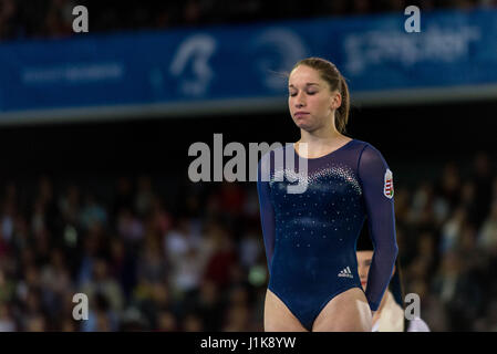 Cluj-Napoca, Rumänien. 21. April 2017. Zsofia Kovacs (HUN) bei der Preisverleihung während der Frauen Finale auf die europäischen Männer und Frauen künstlerische Gymnastik-Meisterschaften in Cluj-Napoca, Rumänien. 21.04.2017 Kredit: Cronos/Alamy Live-Nachrichten Stockfoto