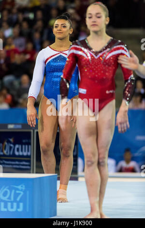 Cluj-Napoca, Rumänien. 21. April 2017. Elissa Downie (GBR) bei der Preisverleihung während der Frauen Finale auf die europäischen Männer und Frauen künstlerische Gymnastik-Meisterschaften in Cluj-Napoca, Rumänien. 21.04.2017 Kredit: Cronos/Alamy Live-Nachrichten Stockfoto