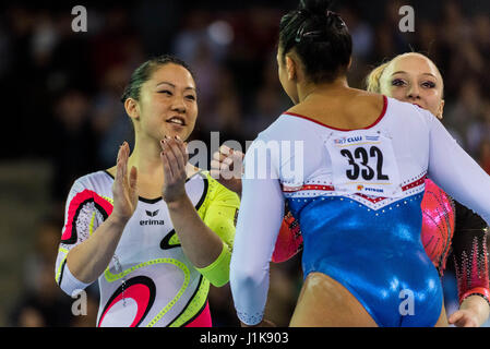 Cluj-Napoca, Rumänien. 21. April 2017. Kim Bui (GER) bei der Preisverleihung während der Frauen Finale auf die europäischen Männer und Frauen künstlerische Gymnastik-Meisterschaften in Cluj-Napoca, Rumänien. 21.04.2017 Kredit: Cronos/Alamy Live-Nachrichten Stockfoto