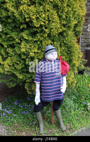 Wray, Lancashire, Vereinigtes Königreich. 22. April 2017. Vogelscheuchen an jeder Ecke Wray Dorf zum Jahresbeginn die Dörfer Scarecrow Festival, das bis zum Feiertag Montag Kredit läuft: David Billinge/Alamy Live News Stockfoto