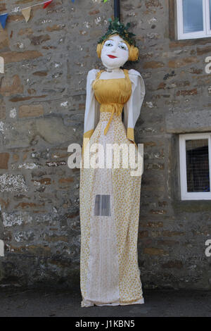 Wray, Lancashire, Vereinigtes Königreich. 22. April 2017. Vogelscheuchen an jeder Ecke Wray Dorf zum Jahresbeginn die Dörfer Scarecrow Festival, das bis zum Feiertag Montag Kredit läuft: David Billinge/Alamy Live News Stockfoto