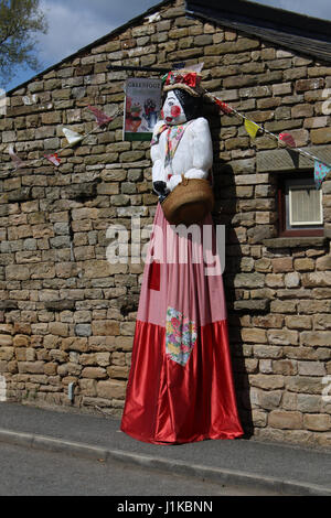 Wray, Lancashire, Vereinigtes Königreich. 22. April 2017. Vogelscheuchen an jeder Ecke Wray Dorf zum Jahresbeginn die Dörfer Scarecrow Festival, das bis zum Feiertag Montag Kredit läuft: David Billinge/Alamy Live News Stockfoto