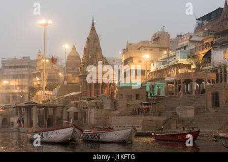 Dasaswamedh Ghat am frühen Morgen, Varanasi, Indien Stockfoto