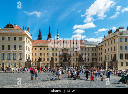 Prager Burg Hradschin-Platz (Hradschiner Náměstí), Prag, Tschechische Republik Stockfoto