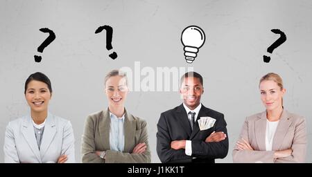 Digitalen Verbund von Geschäftsleuten mit Fragezeichen und Glühbirne Zeichen Stockfoto