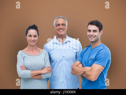 Digital Composite Casual Business Leute standen auf farbigen Hintergrund Stockfoto