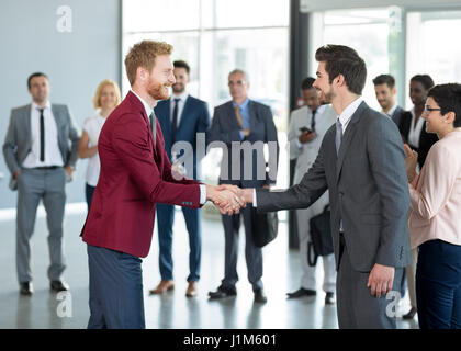 Business Partner Handshake im Zeichen der erfolgreichen Umgang Stockfoto