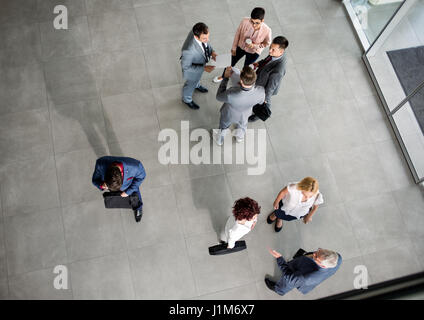 Gruppe von Kollegen reden auf Business-Meeting in der Firma Stockfoto