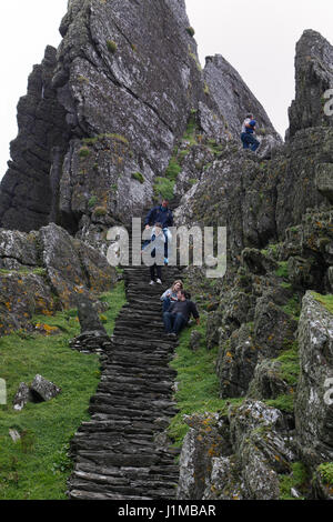 Der steile Platte Weg auf Skellig Michael, County Kerry. Die Insel war ein Kloster vor 1500 Jahren und ist heute ein UNESCO-Weltkulturerbe Stockfoto