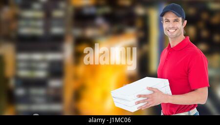 Digitalen Verbund aus glücklich Lieferung Mann, Pizza-Kartons Stockfoto