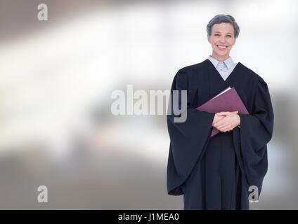 Digitalen Verbund von Richter halten Buch vor hellem Hintergrund Stockfoto