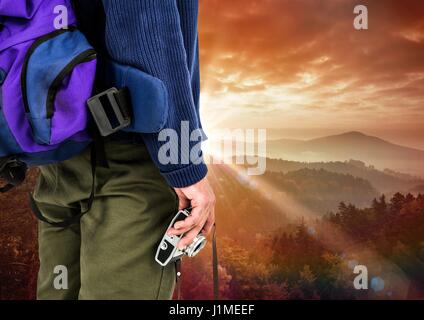 Digital Composite Berg Reisen, Tasche und Kamera Stockfoto